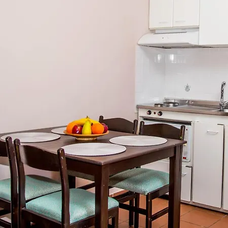 钻石宫殿公寓式酒店 4* 伊西翁